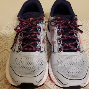 Size 7.5 new balance gym shoes